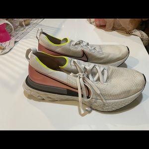 Nike react Infiniti flyknit